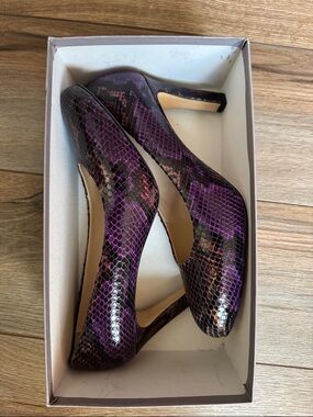 NIB- Purple Snake-Print Amalfi by Rangoni made in Italy High Heels - size 10